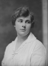 Robinson, M., Miss, portrait photograph, 1917 Mar. 10. Creator: Arnold Genthe.