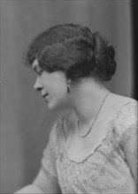 Rowan, Jeanne, Miss, portrait photograph, 1915 Jan. 9. Creator: Arnold Genthe.