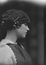 Sargent, Margaret, Miss, portrait photograph, 1916 Jan. 28. Creator: Arnold Genthe.