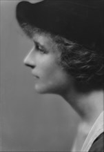 Shearson, Phyllis, Miss, portrait photograph, 1914 Sept. 22. Creator: Arnold Genthe.