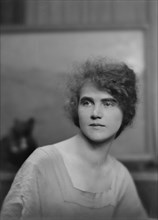 Smalbach, Beth, Miss, portrait photograph, 1916. Creator: Arnold Genthe.