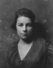 Smith, F., Miss, portrait photograph, 1917 Mar. 27. Creator: Arnold Genthe.