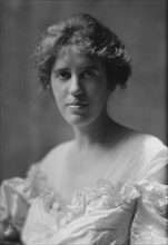 Stevens, J., Miss, portrait photograph, 1914 June 8. Creator: Arnold Genthe.