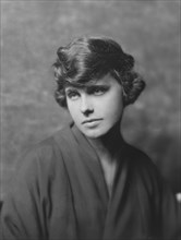 Sykes, Gladys, Miss, portrait photograph, 1916. Creator: Arnold Genthe.