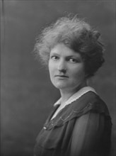 Tallman, Miss, portrait photograph, 1916 or 1917. Creator: Arnold Genthe.