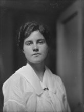 Thompson, J.R., Miss, portrait photograph, 1916 or 1917. Creator: Arnold Genthe.