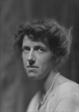 Vail, Katherine L., portrait photograph, 1913. Creator: Arnold Genthe.