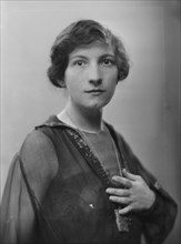 Varesi, Gilda, Miss, portrait photograph, between 1915 and 1920. Creator: Arnold Genthe.