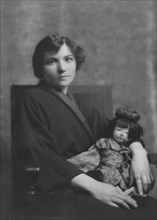 Victors, Miss, portrait photograph, 1915 May 18. Creator: Arnold Genthe.
