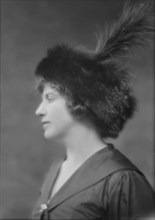 Warden, Miss, portrait photograph, 1915 Mar. 10. Creator: Arnold Genthe.