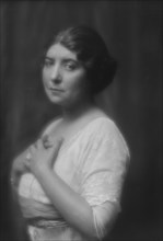 Ware, Helen, Miss, portrait photograph, 1913. Creator: Arnold Genthe.