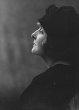 Warfield, Irene, Miss, portrait photograph, 1917. Creator: Arnold Genthe.
