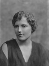 Whitley, Marion, Miss, portrait photograph, 1916. Creator: Arnold Genthe.