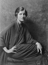 Wood, Peggy, Miss, portrait photograph, 1917 Aug. 27. Creator: Arnold Genthe.