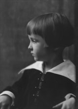 Lewis, Dorothy, Mrs., boy of, portrait photograph, 1916 Feb. 14. Creator: Arnold Genthe.