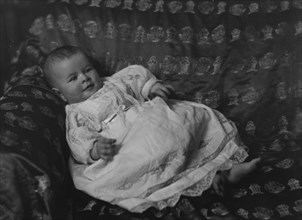 Rosen, Walter T., Mrs., baby of, portrait photograph, 1915. Creator: Arnold Genthe.