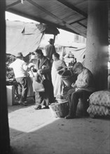 Market scene, New Orleans, between 1920 and 1926. Creator: Arnold Genthe.