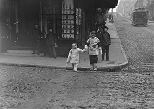 At the corner of Dupont and Jackson Streets, Chinatown, San Francisco, between 1896 and 1906. Creator: Arnold Genthe.