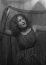 Carmen, Karline, Miss, portrait photograph, 1913. Creator: Arnold Genthe.