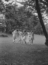 Florence Noyes dancers, between 1915 and 1918. Creator: Arnold Genthe.