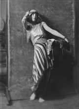 Fontaine, Miss, 1916 Feb. 2. Creator: Arnold Genthe.