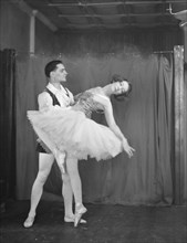 Swiskaya, Countess, and male dance partner, between 1917 and 1929. Creator: Arnold Genthe.
