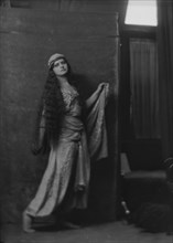 Wanger, Beatrice, Miss, 1916 Oct. 24. Creator: Arnold Genthe.