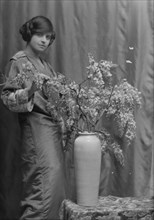 Wanger, Beatrice, Miss, portrait photograph, between 1912 and 1915. Creator: Arnold Genthe.