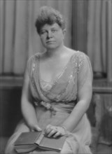 Cosgrave, John O'Hara, Mrs., portrait photograph, 1916. Creator: Arnold Genthe.
