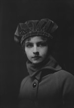 Isadora Duncan dancer, portrait photograph, between 1915 and 1923. Creator: Arnold Genthe.