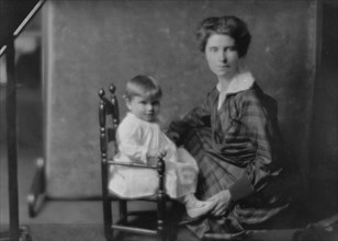 Earle, Mrs., and baby, portrait photograph., 1916 Apr. 22. Creator: Arnold Genthe.
