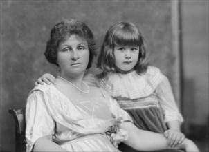 Rasmus, Mrs., and child, portrait photograph, 1916. Creator: Arnold Genthe.