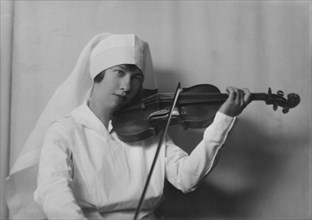 Caslova, Miss, portrait photograph, 1917 Oct. 2. Creator: Arnold Genthe.