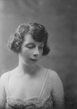 Miss Lorna Mallinson, portrait photograph, 1918 Nov. 15. Creator: Arnold Genthe.