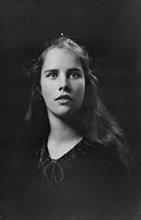 Miss Mary Pillsbury, portrait photograph, 1919 Sept. 29. Creator: Arnold Genthe.