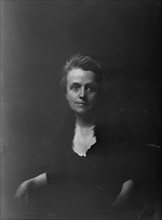 Mrs. John J. Albright, portrait photograph, 1919 Oct. 23. Creator: Arnold Genthe.