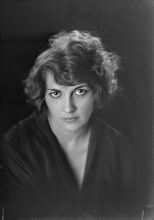 Mrs. Bacon, portrait photograph, 1919 Sept. 5. Creator: Arnold Genthe.