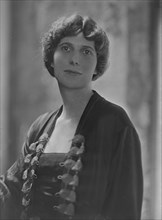Mrs. Rosecrans Baldwin, portrait photograph, 1918 Sept. 4. Creator: Arnold Genthe.