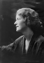 Miss Mary Balfour, portrait photograph, 1919 Aug. 16. Creator: Arnold Genthe.
