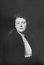 Mrs. Barkhausen, portrait photograph, 1918 Dec. 9. Creator: Arnold Genthe.