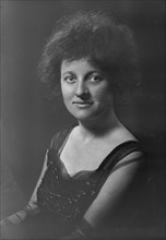Miss Beatty, portrait photograph, 1918 Oct. Creator: Arnold Genthe.