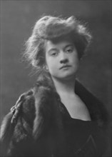 Mrs. M.L. Beaudrecue, portrait photograph, 1918 Feb. 16. Creator: Arnold Genthe.
