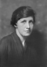 Miss Holly Blake, portrait photograph, 1918 July 9. Creator: Arnold Genthe.