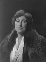 Boden, Mrs., portrait photograph, 1918 Dec. Creator: Arnold Genthe.