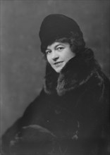 Miss Dorothy Brown, portrait photograph, 1918 Jan. 11. Creator: Arnold Genthe.