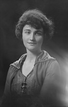 Miss Frances Brown, portrait photograph, 1918 Dec. Creator: Arnold Genthe.