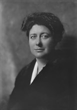 Miss Alice Carpenter, portrait photograph, 1918 Mar. 12. Creator: Arnold Genthe.