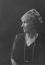 Mrs. T. Carter, portrait photograph, 1919 May 3. Creator: Arnold Genthe.