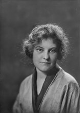 Miss Cushman, portrait photograph, 1919 May 15. Creator: Arnold Genthe.