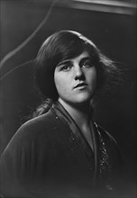 Miss Frances Davidson, portrait photograph, 1919 June 24. Creator: Arnold Genthe.